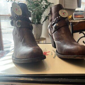 Idyllwind Miranda Lambert Women's 8.5 M Fierce Brown Western Zip Ankle Boot Belt